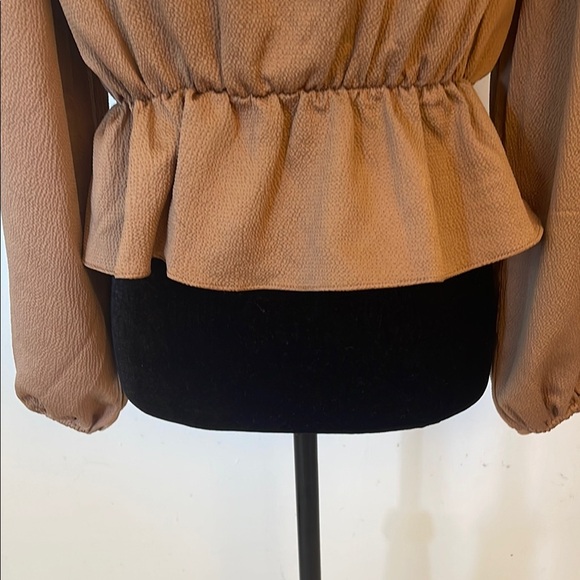 Express | Women’s Brown Plunge V-Neck Billowy Sleeve Peplum Top Size Small - Picture 2 of 7